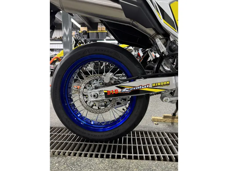 Suzuki DR-Z4SM 2025