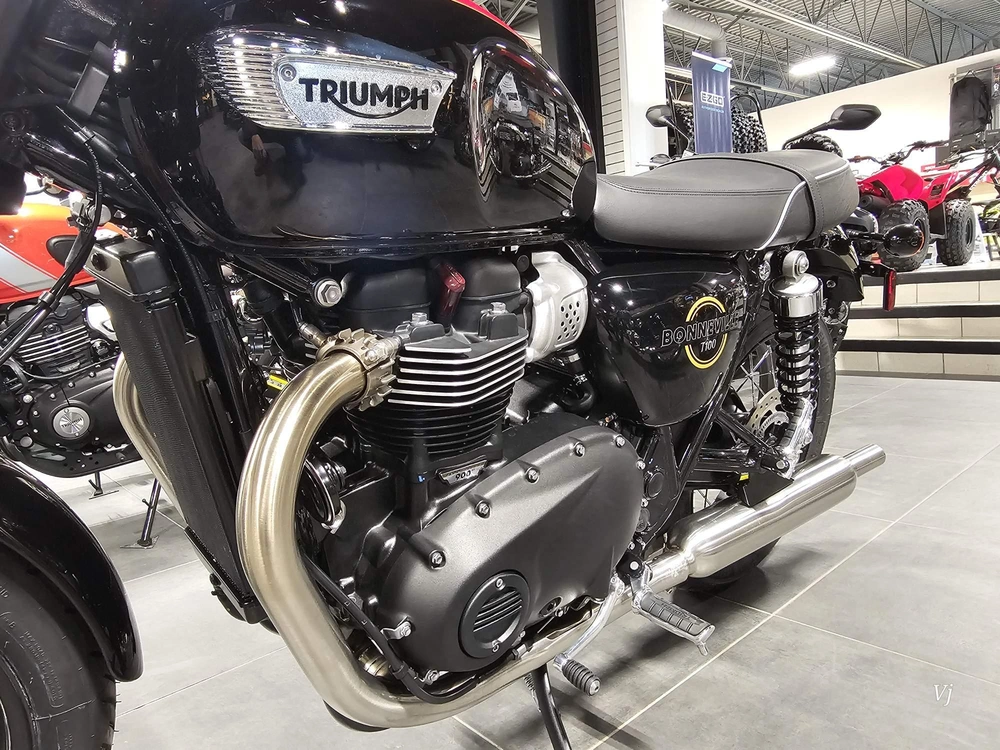2026 Triumph Bonneville T100 alt