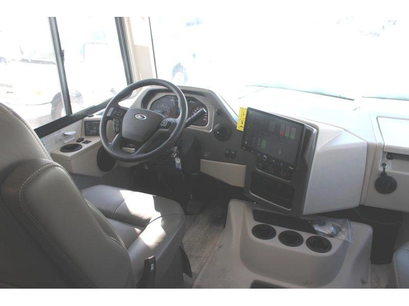 Thor Motor Coach Resonate 30c 2026 alt
