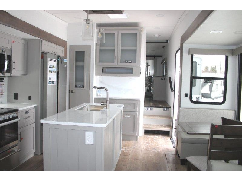 Alliance Avenue 32rls 2026 alt