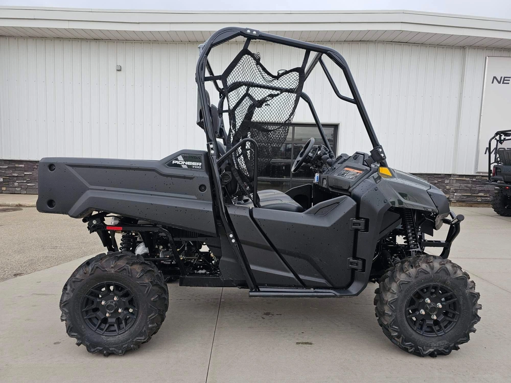 2025 Honda Pioneer 700-2 Deluxe alt
