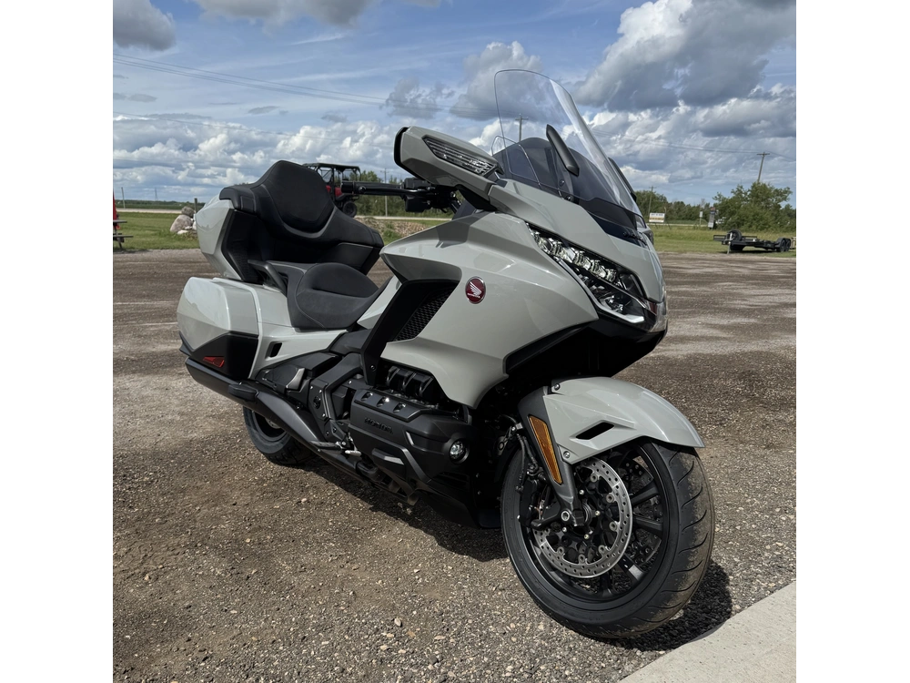 2026 Honda Gold Wing Tour alt