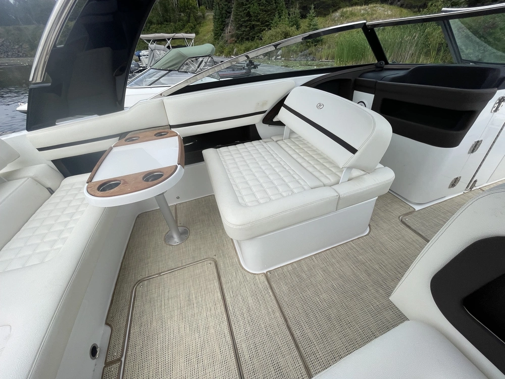 2017 Cobalt Boats R30 alt