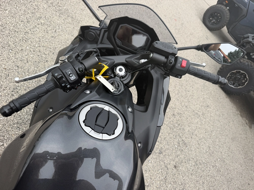 2026 Kawasaki Ninja 650 alt