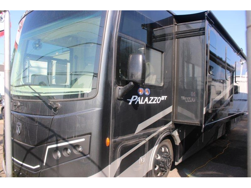 Thor Motor Coach Palazzo 33.6 2026 alt