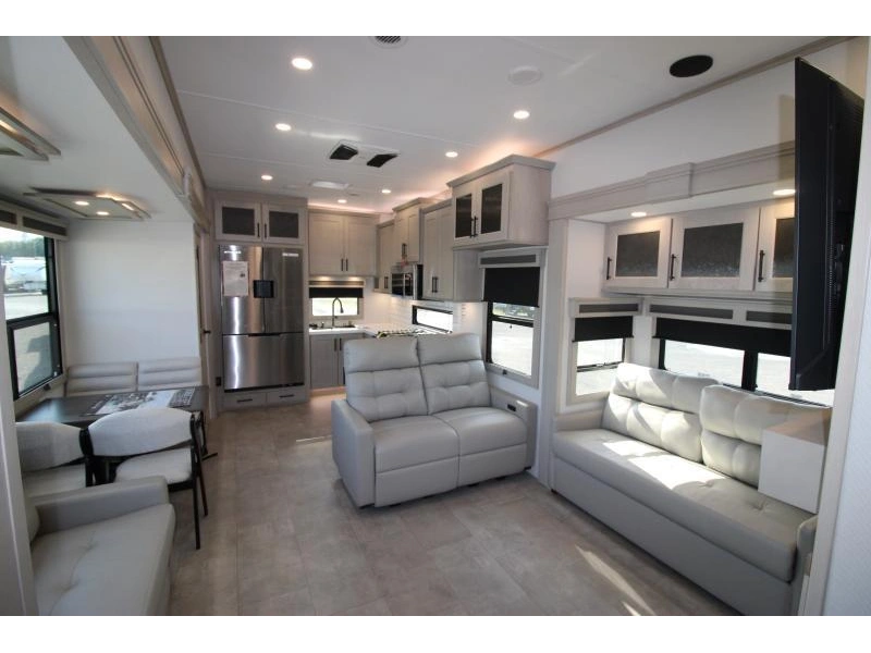 Grand Design Solitude 417kb 2026 alt