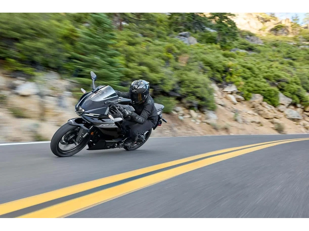 2026 Yamaha Yzf-r3 Matte Stealth Black alt