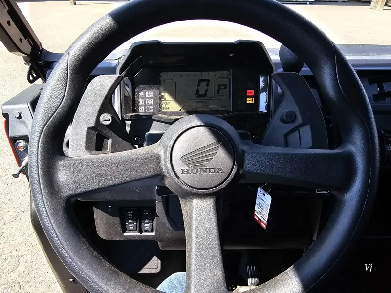 2026 Honda Pioneer 1000-5p Deluxe alt