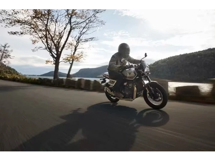 2026 Triumph Tracker 400 Aluminium Silver alt