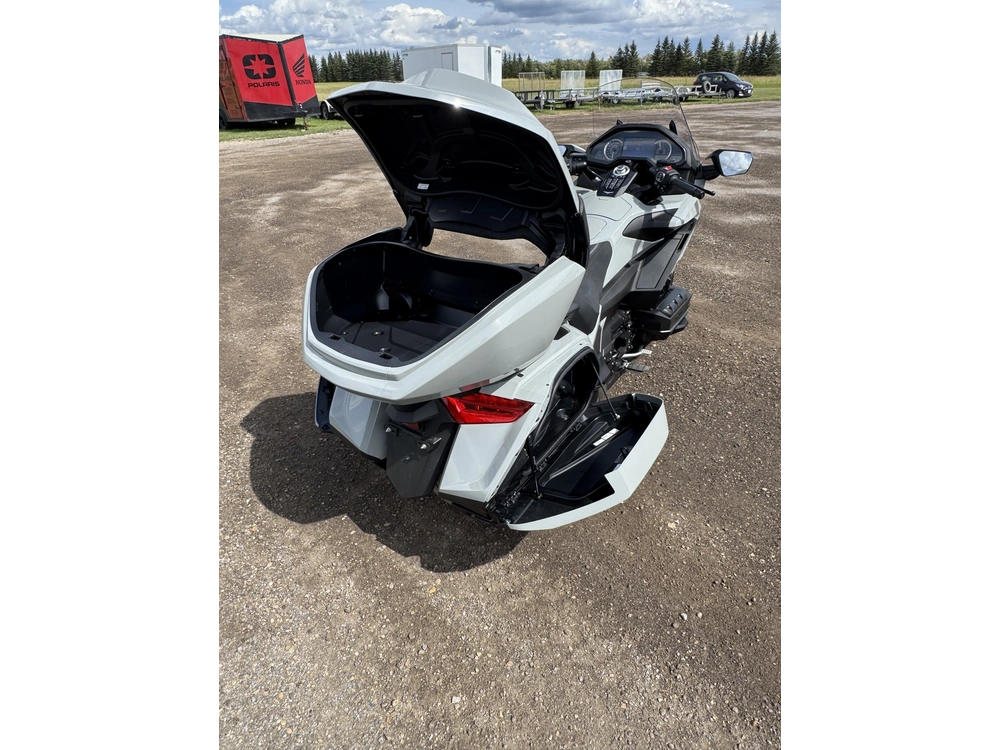 2026 Honda Gold Wing Tour alt