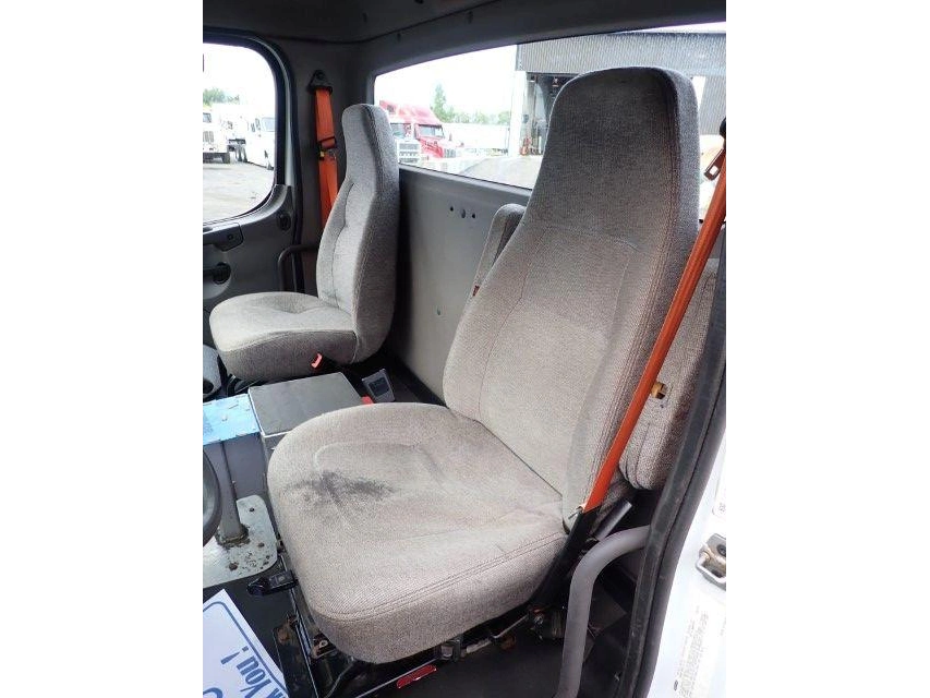 Freightliner M2-106 2013
