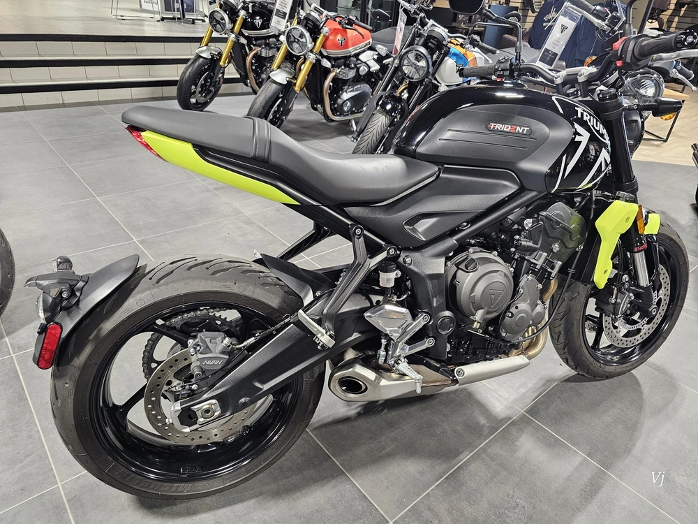 2024 Triumph Trident 660 alt