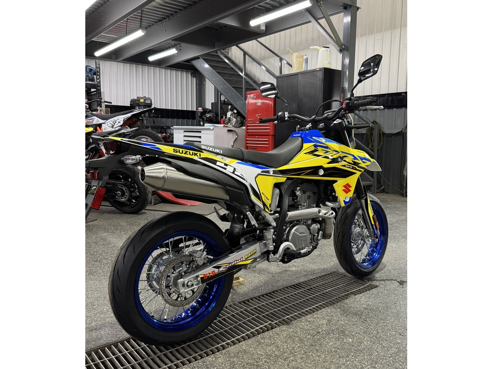 2025 Suzuki Dr-z4sm alt