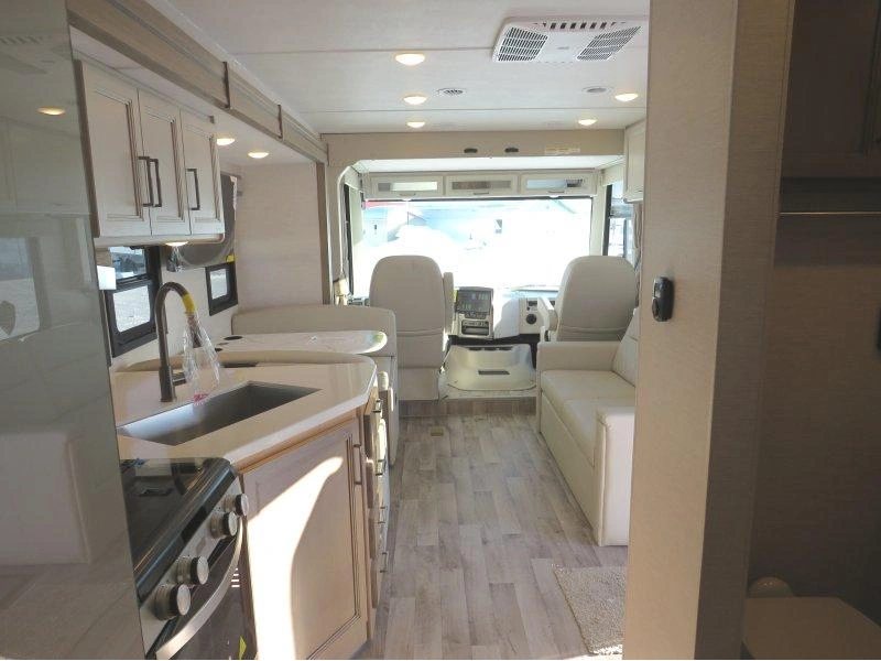 Thor Motor Coach Resonate 30c 2026 alt