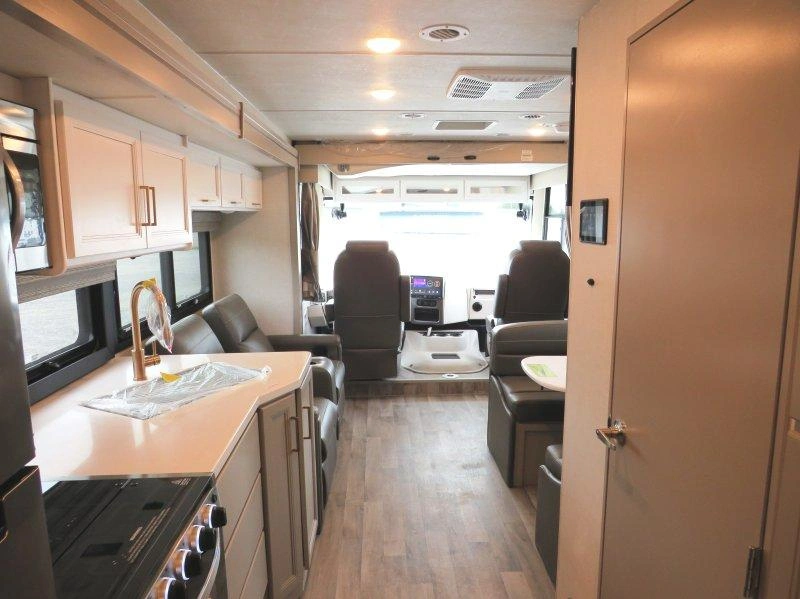 2026 Thor Motor Coach Hurricane 29l alt
