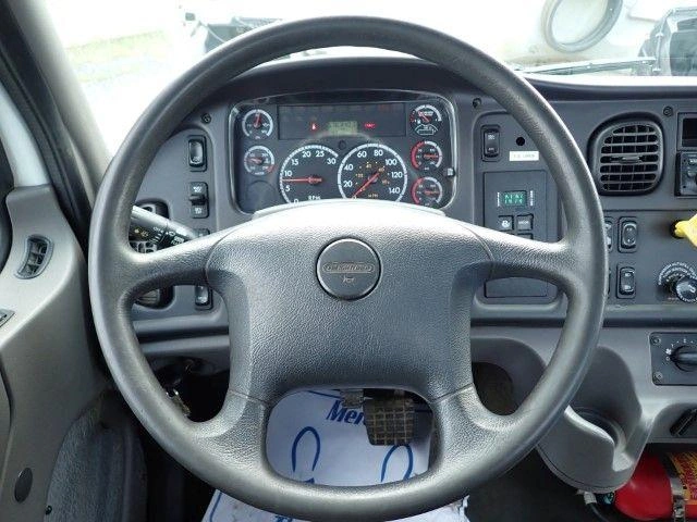 Freightliner M2-106 2013