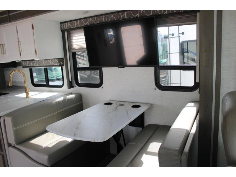 Thor Motor Coach Resonate 30c 2024 alt