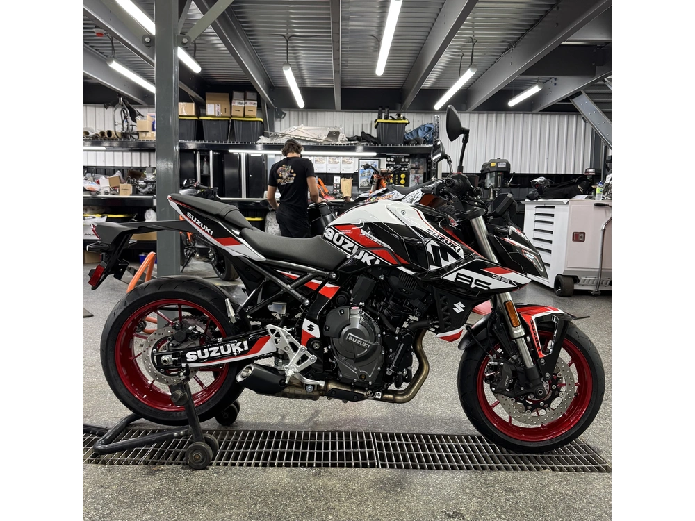 2025 Suzuki Gsx-8sm5 alt
