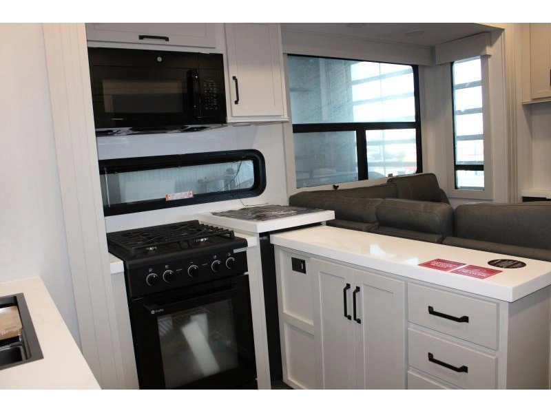 Grand Design Momentum 344m 2026 alt