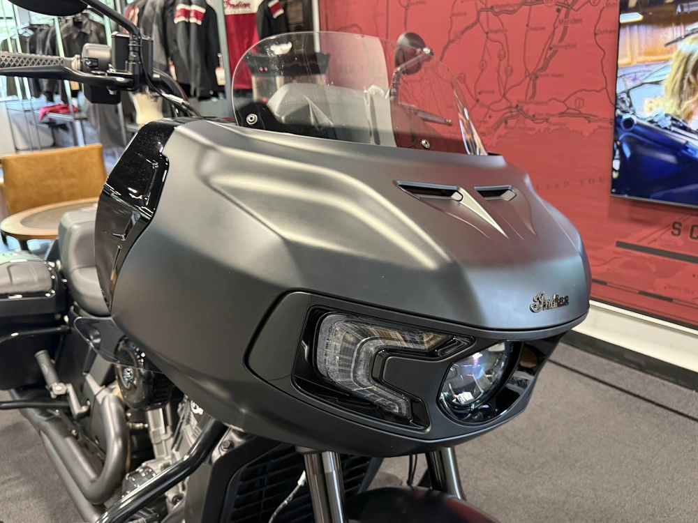 2026 Indian Motorcycle Challenger 112 Dark Horse® With Powerband Audio alt