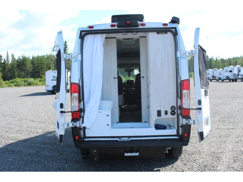 Entegra Coach Arc 18c 2025 alt