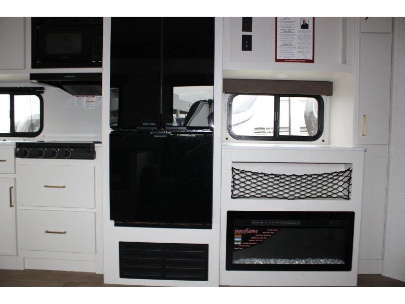 Grand Design Transcend 27dbx 2026 alt