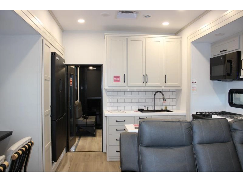 Grand Design Momentum 344m 2026 alt