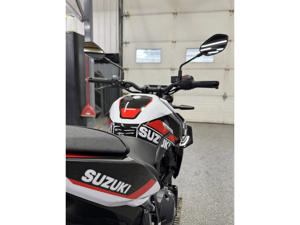 2025 Suzuki Gsx-8sm5 alt