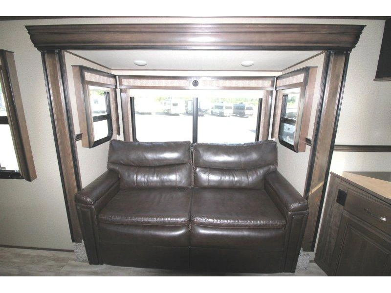 Grand Design Solitude 375res 2020 alt