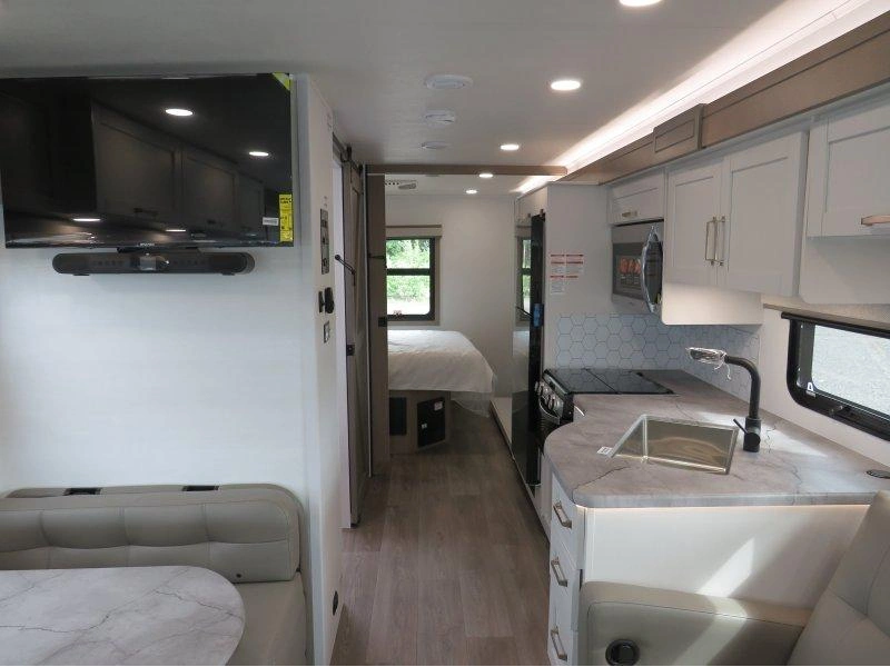 Entegra Coach Vision 29s 2027 alt