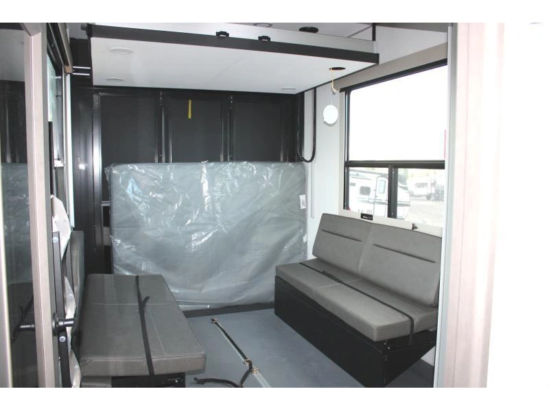 Grand Design Momentum 414m 2026 alt