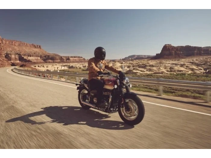 2026 Triumph Bonneville Speedmaster Carnival Red alt