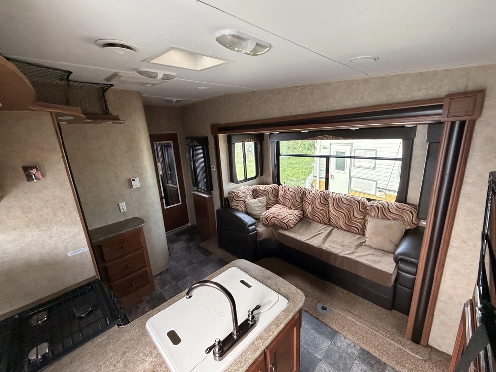 2013 Dutchmen Razorback 2950 Toy Hauler alt