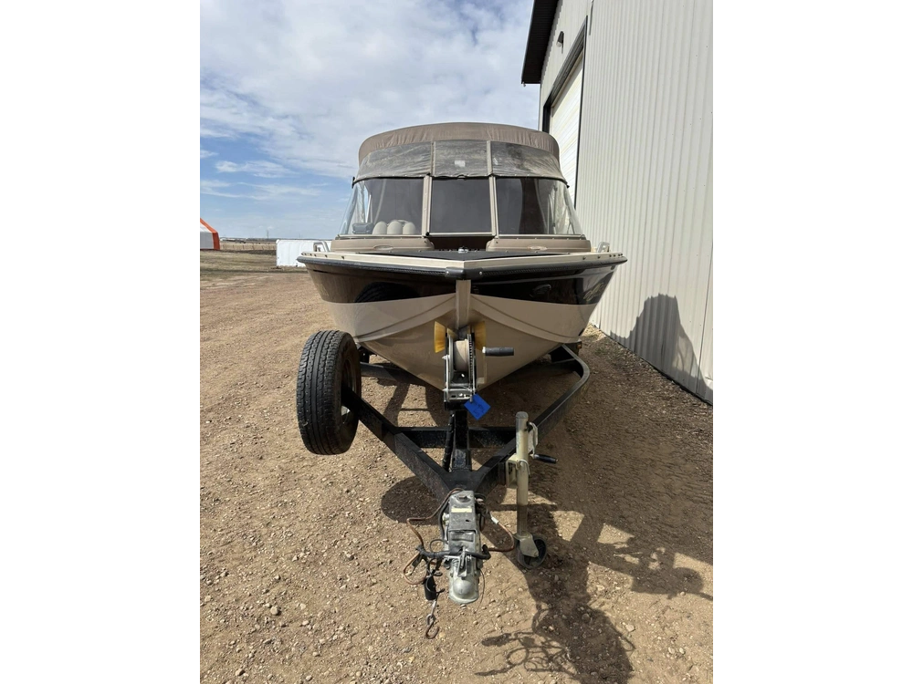 2003 Crestliner 1850 Sportfisher - 15hp Honda alt