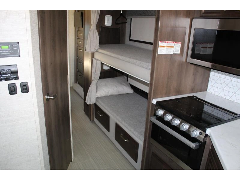 2022 Entegra Coach Esteem 31f alt