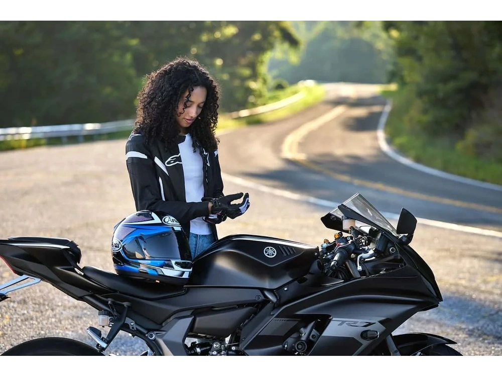 2025 Yamaha Yzf-r7 Team Yamaha Blue alt