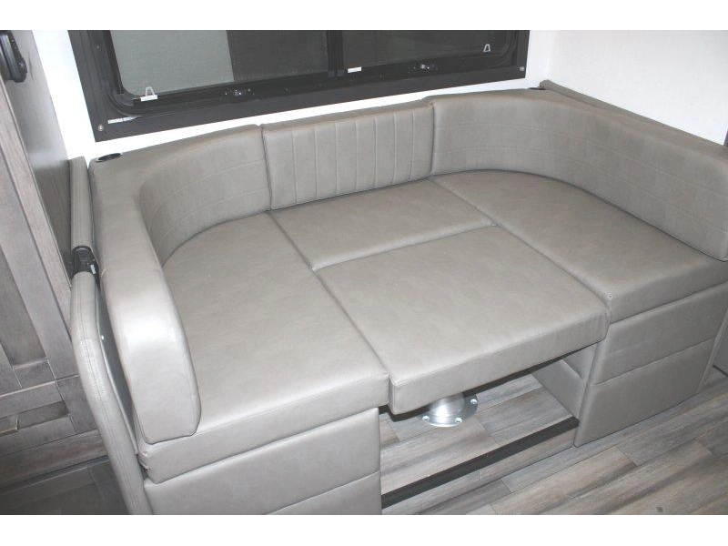Entegra Coach Qwest 24l 2026 alt
