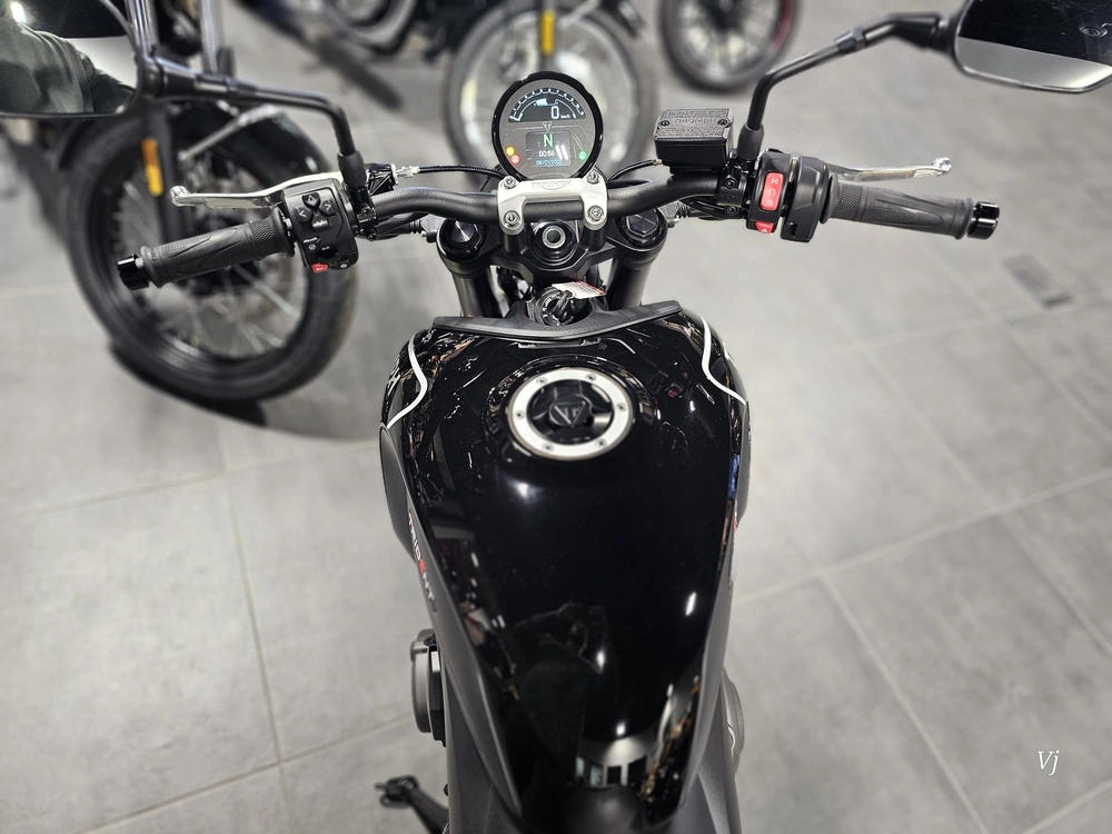 2024 Triumph Trident 660 alt