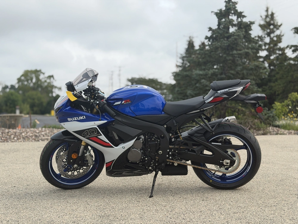 2027 Suzuki Gsx-r750z alt