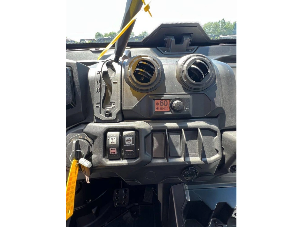 2026 Can-am Ssv Def Max Dpscab 65 Hd10 Gn 26 Dps_cab alt