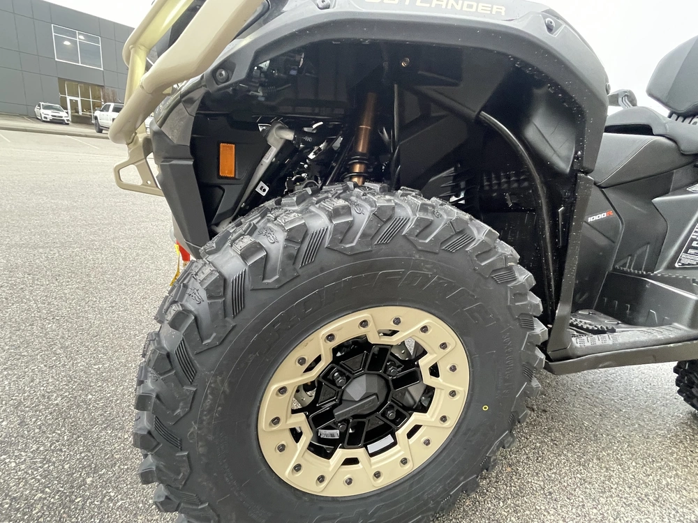2027 Can-am Outlander Max Backcountry 1000r alt