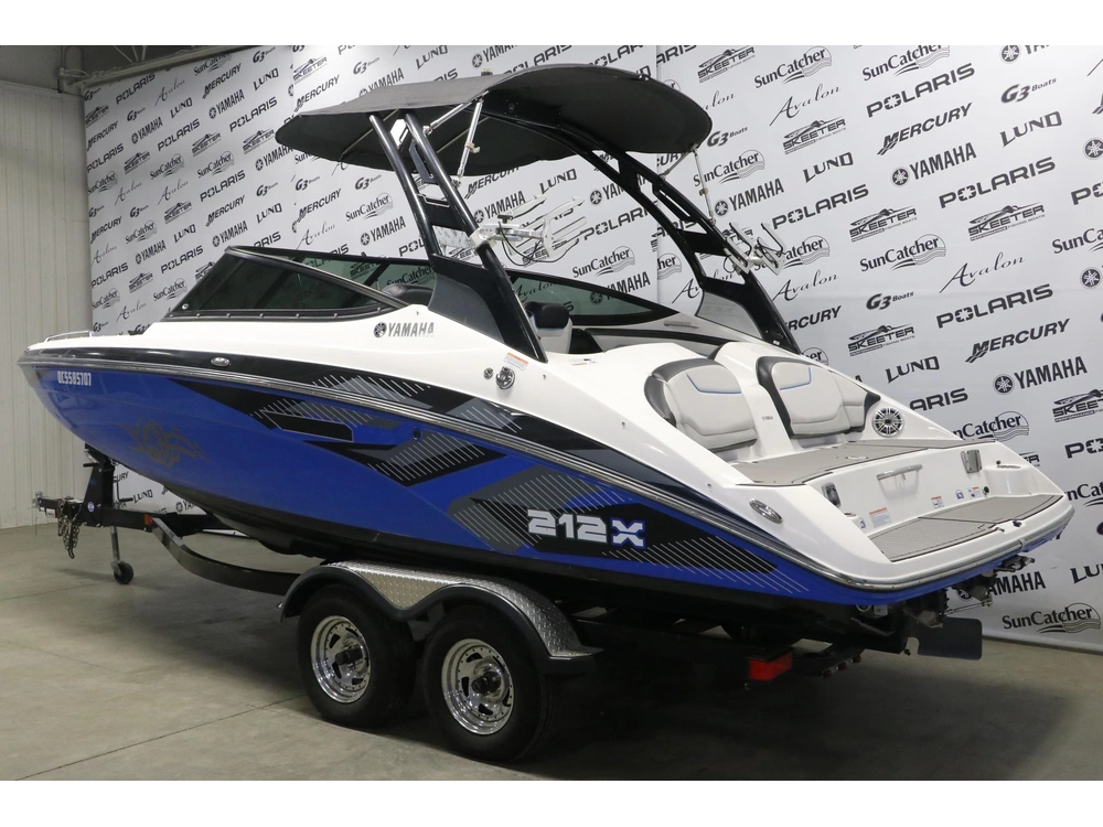2017 Yamaha 212x alt