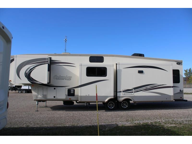 Palomino Columbus 377mb 2017 alt