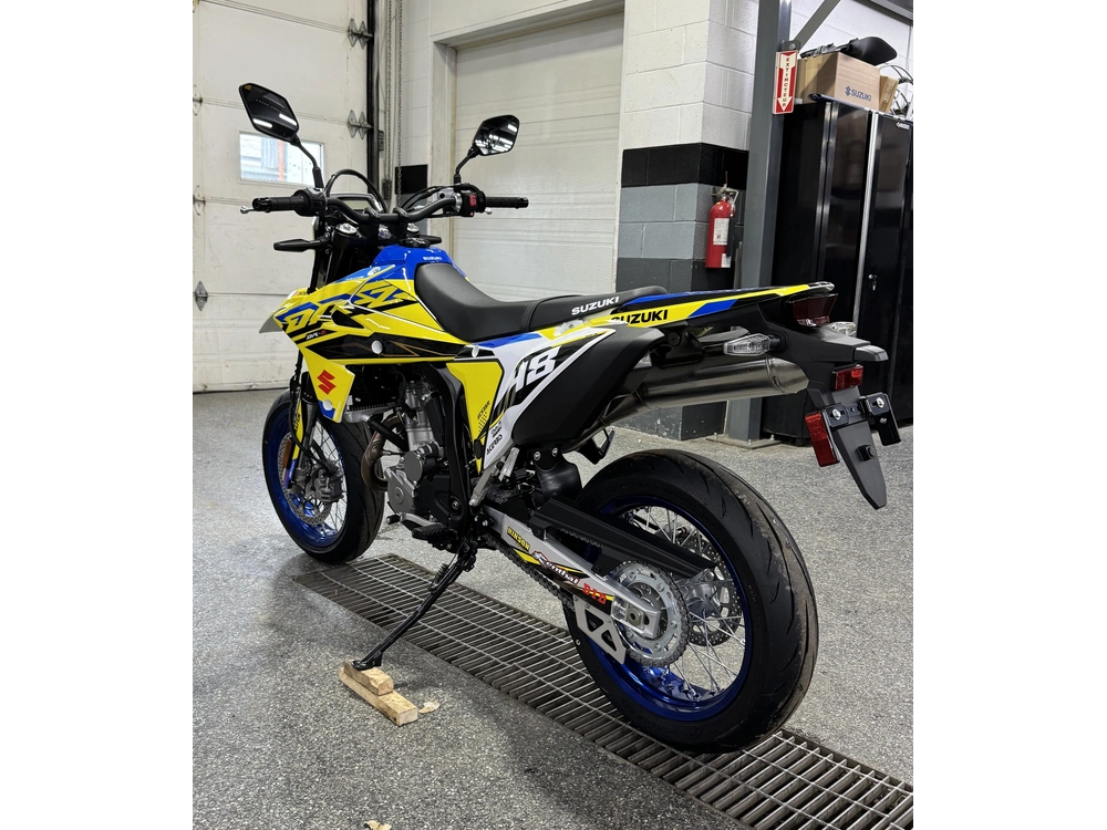 2025 Suzuki Dr-z4sm alt