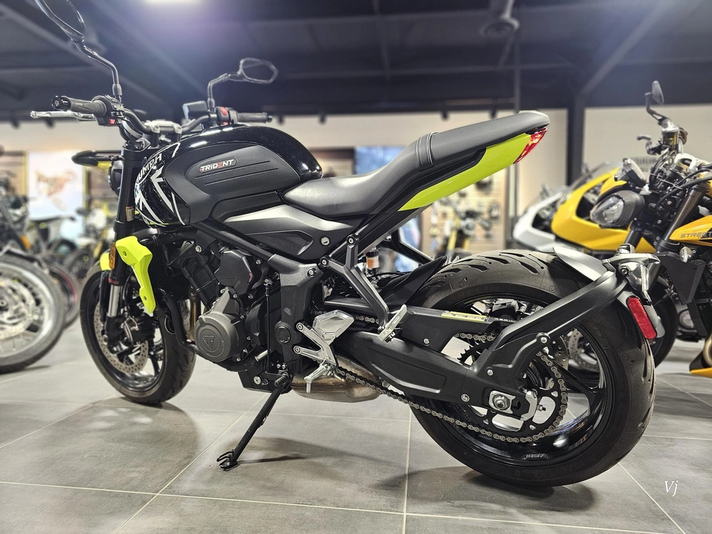 2024 Triumph Trident 660 alt