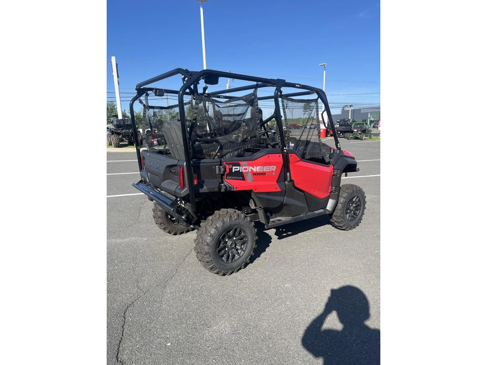 Honda Pioneer 1000 5p Deluxe 2025 alt