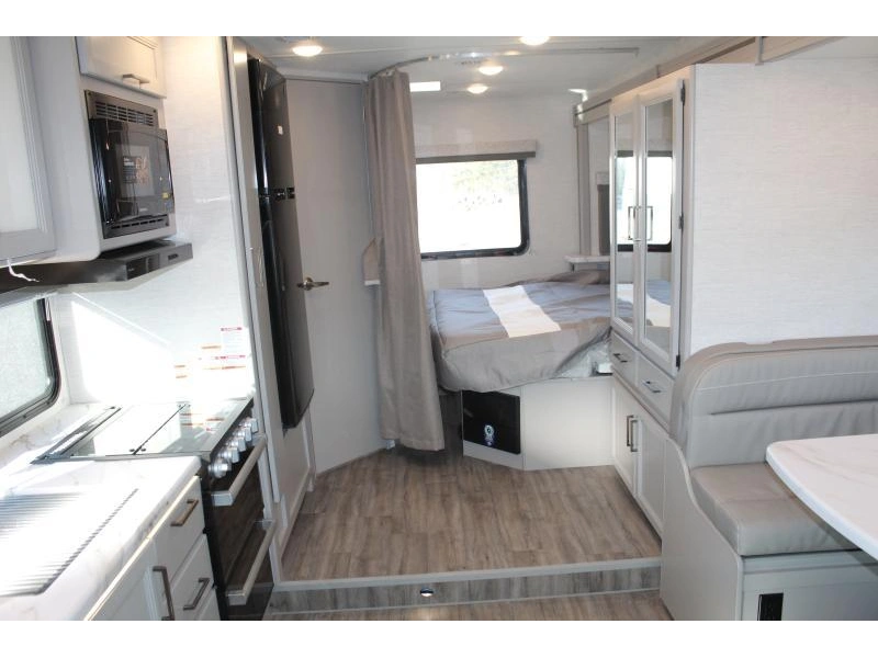 Thor Motor Coach Four Winds 24f 2025 alt