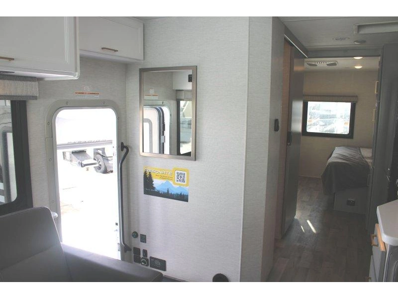 Thor Motor Coach Resonate 30c 2026 alt