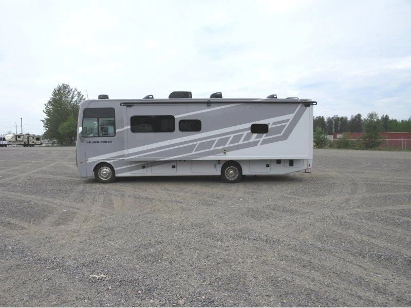2026 Thor Motor Coach Hurricane 29l alt