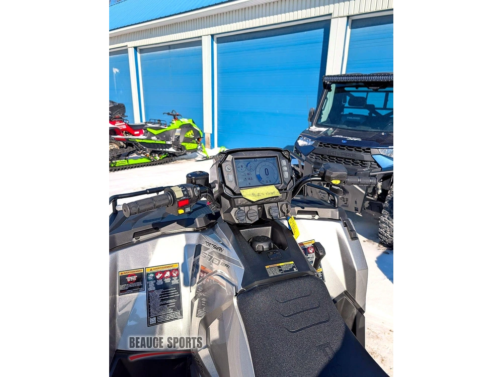 2026 Polaris Sportsman Touring 570 Ultimate Turbo Silver Vtt 2 Places Confort Passager Balade Sentier Chasse Bois Direction Assistée Pleinement Équipé Duo Familial Outlander Max Kodiak Trv alt